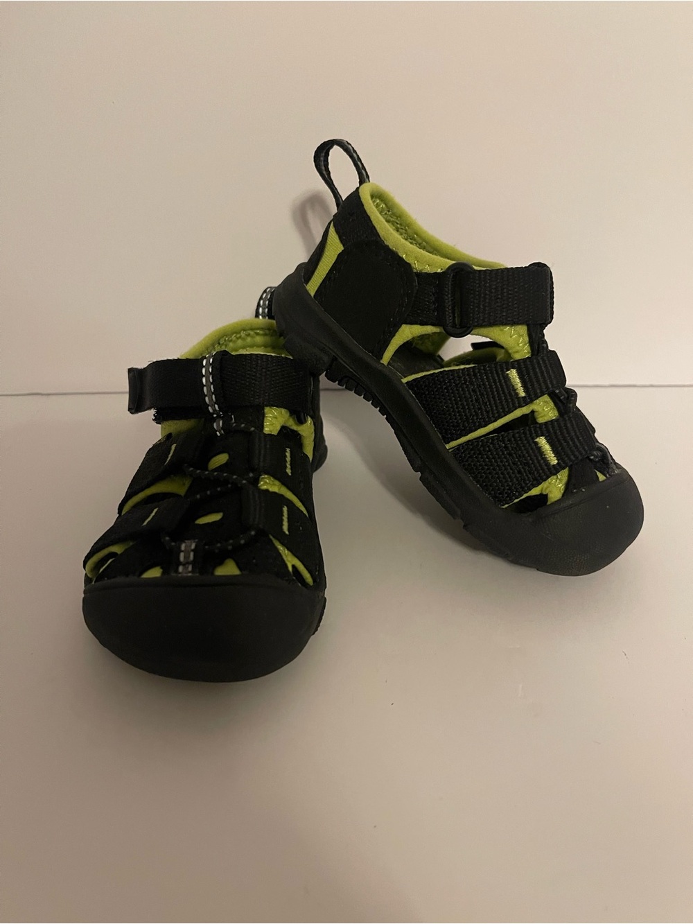 KEEN Toddler Newport H2 Closed-Toe Sport Sandals Kids Shoes Sz 5
